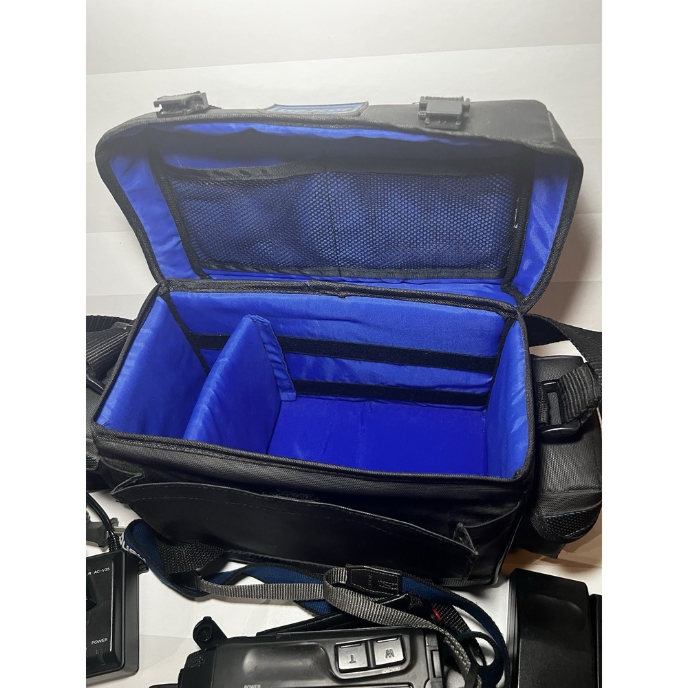 Sony Handycam CCD-TR71 Video 8 Camcorder Camera w Bag FOR PARTS OR REPAIR ONLY - Picture 4 of 14